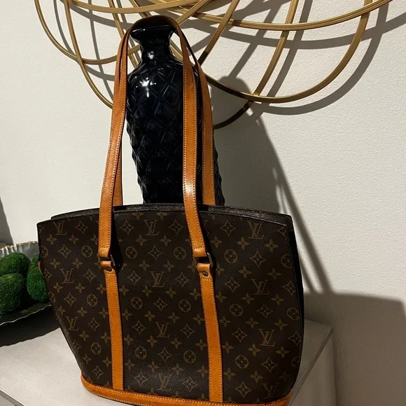 Louis Vuitton shoulder bag.SOLD - Picture 3 of 7